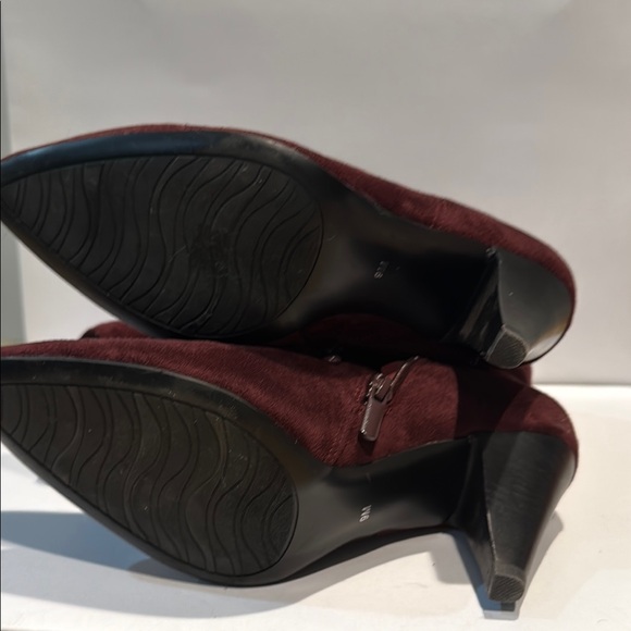 Elegant Maroon Heeled Boots - Picture 7 of 7